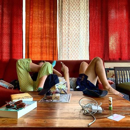 Madpackers Delhi Hostel Ню Делхи Екстериор снимка