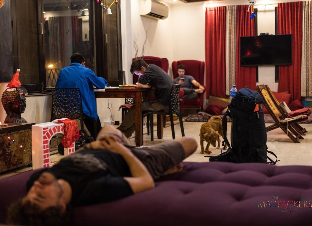 Madpackers Delhi Hostel Ню Делхи Екстериор снимка