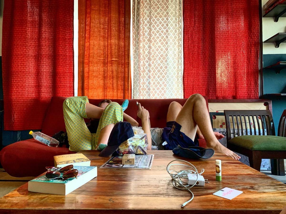 Madpackers Delhi Hostel Ню Делхи Екстериор снимка